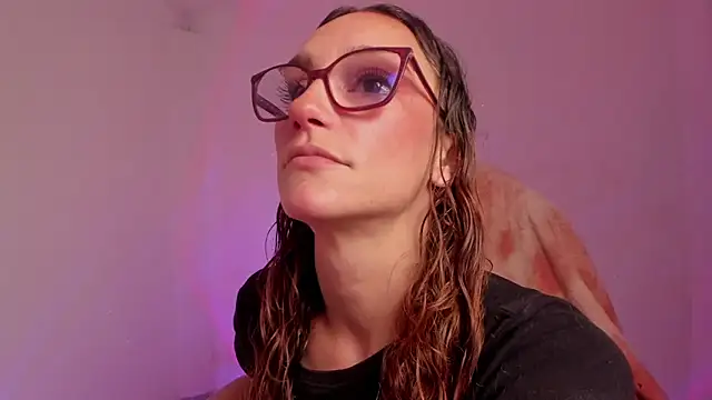 Snapshot of _lh_ chatting on September 18, 2025, 1:35 pm  lh  online show from September 18, 2025, 1:35 pm