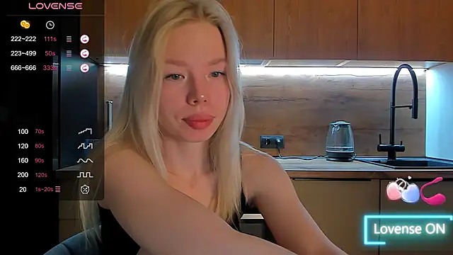 Snapshot of Olivia_Bells chatting on March 12, 2026, 10:05 pm Olivia Bells online show from March 12, 2026, 10:05 pm