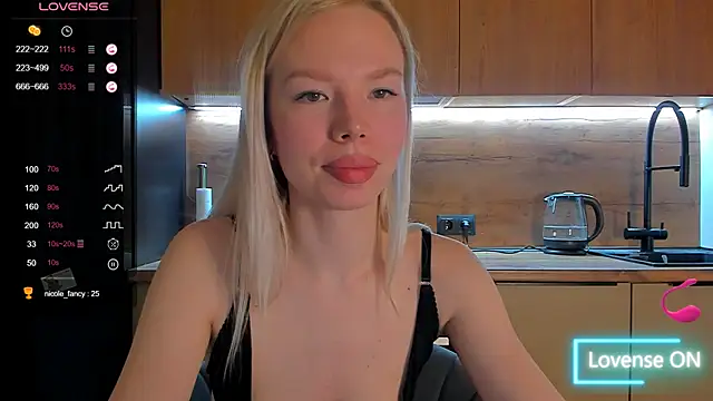 Snapshot of Olivia_Bells chatting on April 2, 2026, 9:45 pm Olivia Bells online show from April 2, 2026, 9:45 pm
