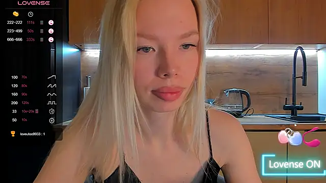 Snapshot of Olivia_Bells chatting on April 10, 2026, 10:03 pm Olivia Bells online show from April 10, 2026, 10:03 pm