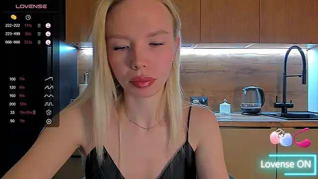 Snapshot of Olivia_Bells chatting on April 16, 2026, 9:26 pm Olivia Bells online show from April 16, 2026, 9:26 pm