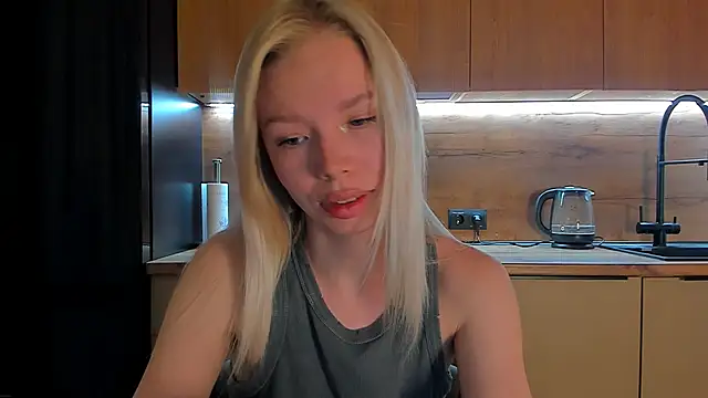 Snapshot of Olivia_Bells chatting on May 7, 2026, 9:20 pm Olivia Bells online show from May 7, 2026, 9:20 pm