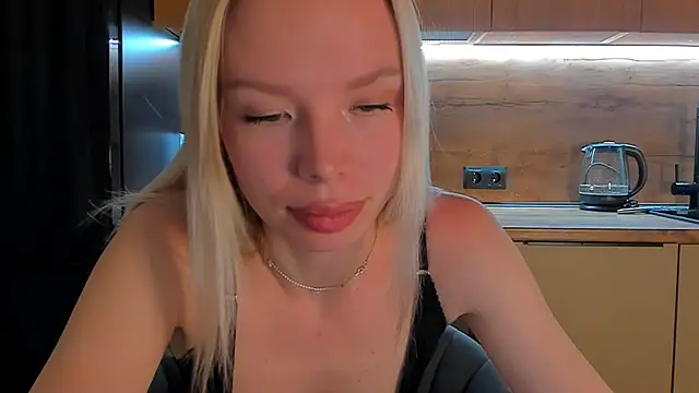 Snapshot of Olivia_Bells chatting on May 8, 2026, 9:20 pm Olivia Bells online show from May 8, 2026, 9:20 pm