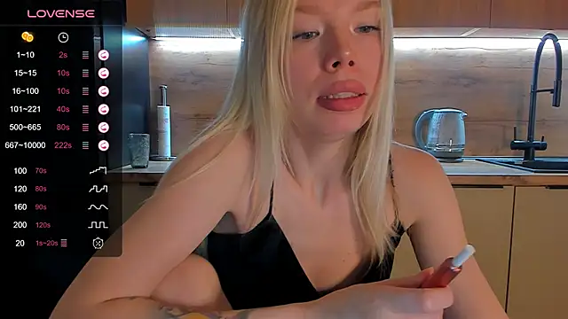 Snapshot of Olivia_Bells chatting on May 17, 2026, 9:22 pm Olivia Bells online show from May 17, 2026, 9:22 pm