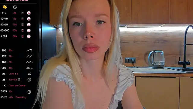 Snapshot of Olivia_Bells chatting on June 3, 2026, 9:09 pm Olivia Bells online show from June 3, 2026, 9:09 pm