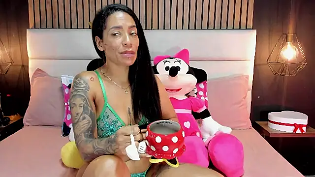 NiicolleMiller online show from February 22, 2025, 5:35 pm