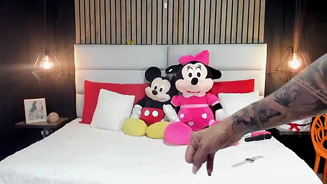 NiicolleMiller online show from March 11, 2025, 6:30 pm