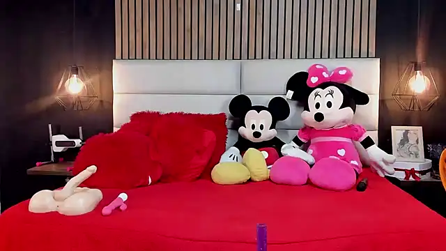 NiicolleMiller online show from September 28, 2025, 11:04 am