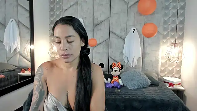 NiicolleMiller online show from October 19, 2025, 12:50 pm