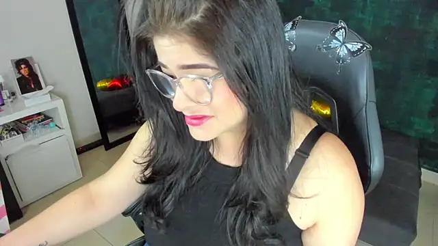 BellaFlaming online show from December 23, 2024, 11:04 am