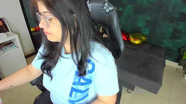 BellaFlaming online show from December 26, 2024, 10:26 am