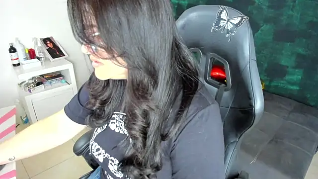 BellaFlaming online show from January 14, 2025, 11:20 am