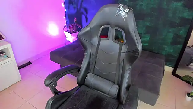 BellaFlaming online show from January 14, 2025, 2:22 pm