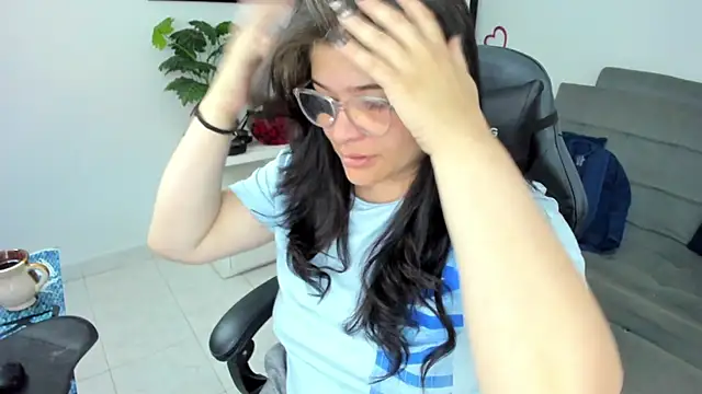 BellaFlaming online show from March 4, 2025, 10:13 am