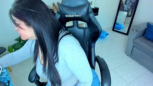 BellaFlaming online show from September 17, 2025, 10:39 am