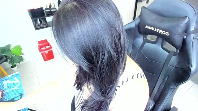 BellaFlaming online show from November 25, 2025, 11:21 am