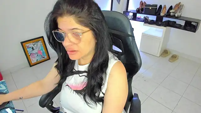 BellaFlaming online show from April 21, 2026, 10:54 am