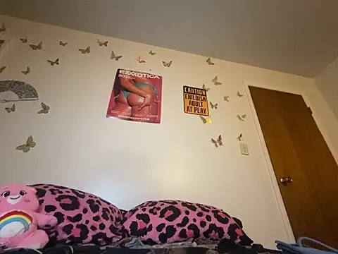 Iceblanca online show from April 15, 2026, 6:31 am