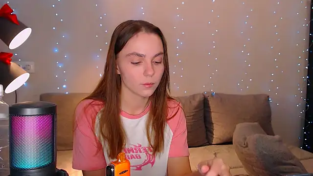 juliaanddima online show from December 18, 2024, 10:35 pm