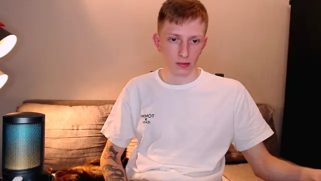 juliaanddima online show from October 28, 2025, 10:34 pm