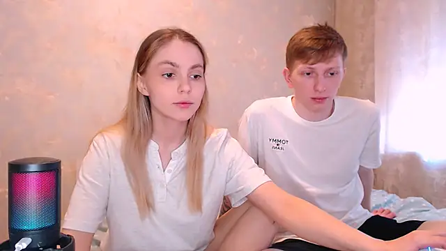 juliaanddima online show from February 18, 2026, 8:21 am