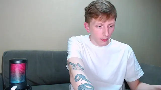 juliaanddima online show from February 22, 2026, 10:30 pm