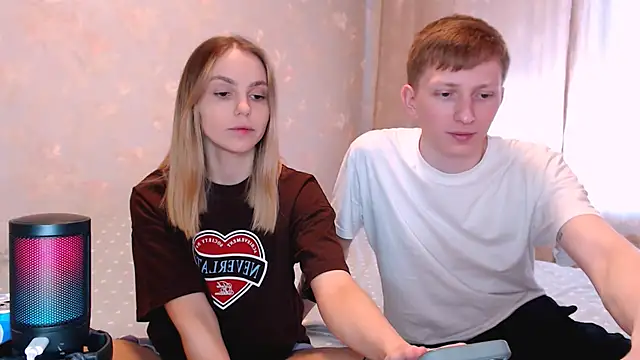 juliaanddima online show from April 8, 2026, 8:58 am