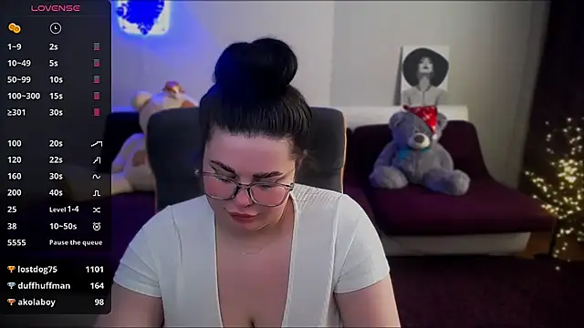 Emily Mo online show from January 5, 2025, 9:37 am