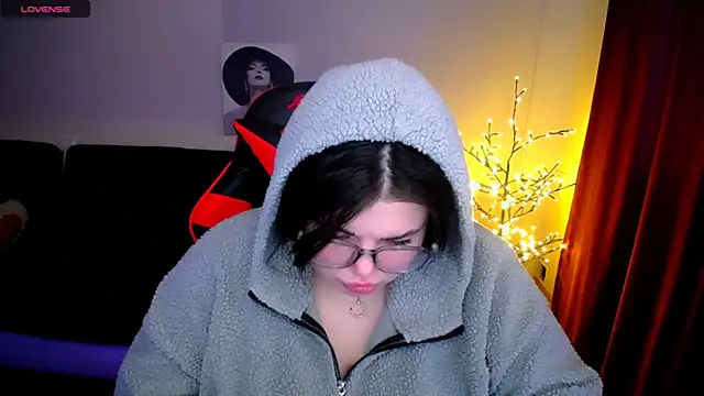 Emily Mo online show from January 22, 2025, 9:46 am