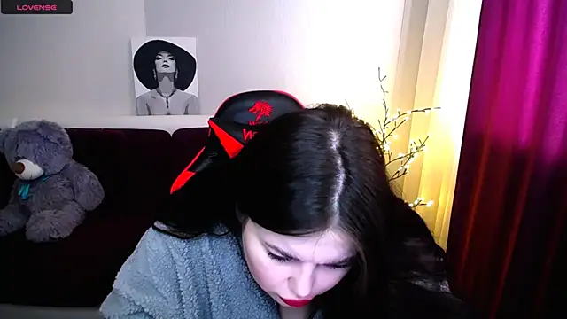 Emily Mo online show from February 26, 2025, 8:04 am