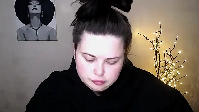 Emily Mo online show from October 3, 2025, 5:37 am