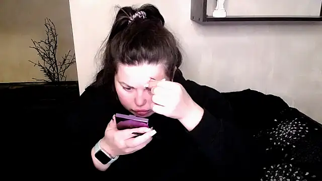 Emily Mo online show from November 11, 2025, 6:24 am