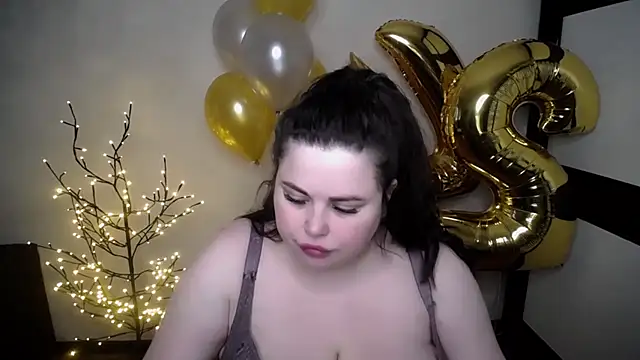 Snapshot of Emily_Mo chatting on April 27, 2026, 8:34 am Emily Mo online show from April 27, 2026, 8:34 am