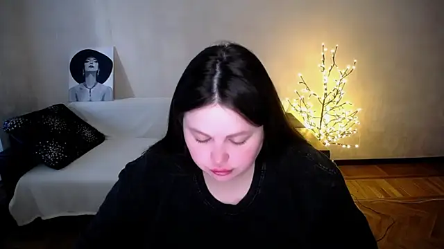Snapshot of Emily_Mo chatting on May 22, 2026, 5:36 am Emily Mo online show from May 22, 2026, 5:36 am