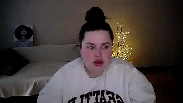 Snapshot of Emily_Mo chatting on May 28, 2026, 5:38 am Emily Mo online show from May 28, 2026, 5:38 am