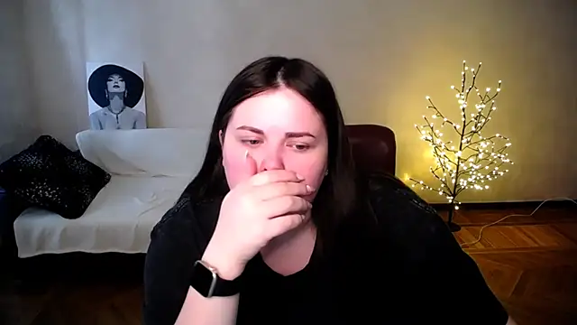 Snapshot of Emily_Mo chatting on June 20, 2026, 6:16 am Emily Mo online show from June 20, 2026, 6:16 am