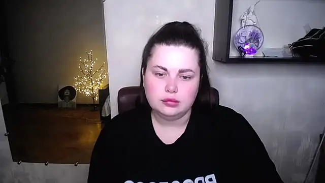 Snapshot of Emily_Mo chatting on July 2, 2026, 5:57 am Emily Mo online show from July 2, 2026, 5:57 am