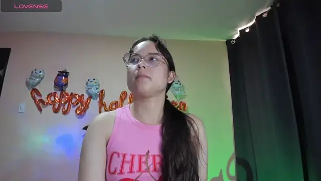 shantalc3rezo online show from October 27, 2025, 5:50 pm