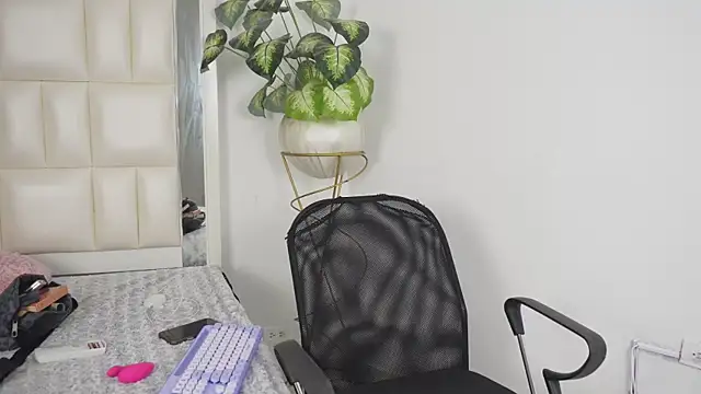 Snapshot of Anais_aradia chatting on September 26, 2025, 4:49 am Anais aradia online show from September 26, 2025, 4:49 am