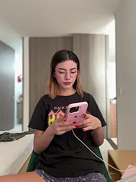 Your Honeey online show from January 18, 2025, 10:06 pm