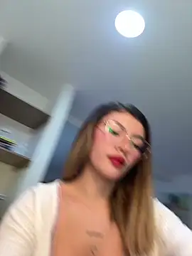 Your Honeey online show from October 13, 2025, 9:15 pm