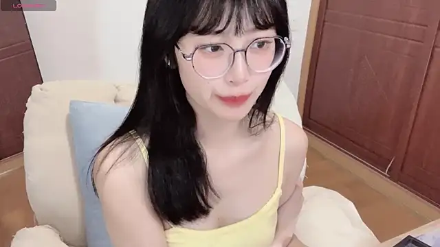 4uoki online show from March 22, 2025, 10:04 pm