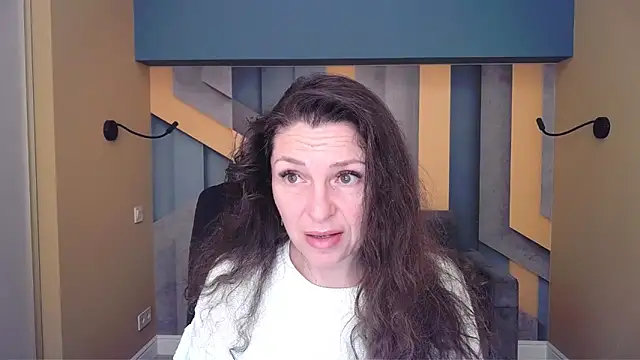 EllaLong online show from February 11, 2026, 12:32 pm