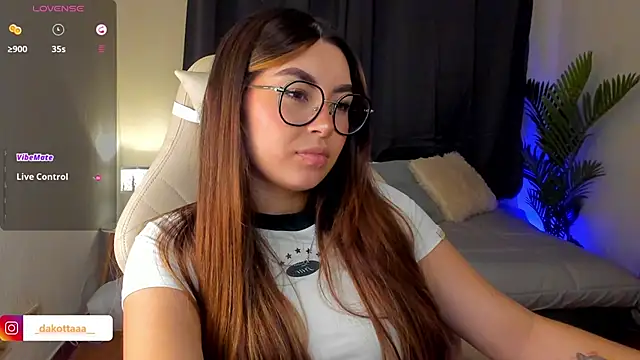 dakottaa  online show from September 24, 2025, 11:41 pm