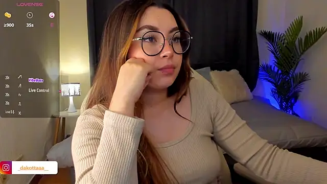 dakottaa  online show from October 21, 2025, 11:38 pm