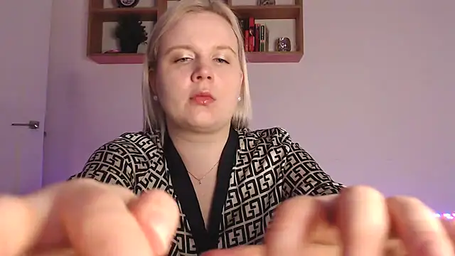 Snapshot of Karolina_love_ chatting on October 25, 2025, 5:19 pm Karolina love online show from October 25, 2025, 5:19 pm