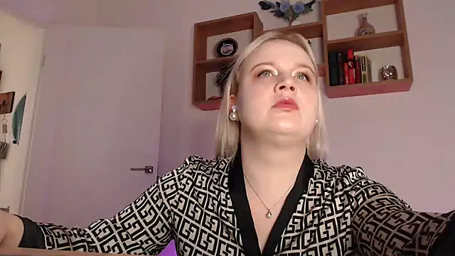 Snapshot of Karolina_love_ chatting on November 15, 2025, 7:43 pm Karolina love online show from November 15, 2025, 7:43 pm