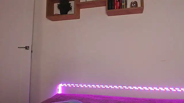 Snapshot of Karolina_love_ chatting on November 23, 2025, 5:35 pm Karolina love online show from November 23, 2025, 5:35 pm