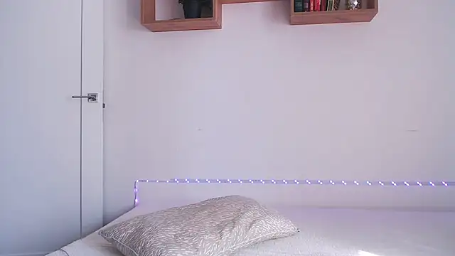 Snapshot of Karolina_love_ chatting on March 29, 2026, 11:32 am Karolina love online show from March 29, 2026, 11:32 am