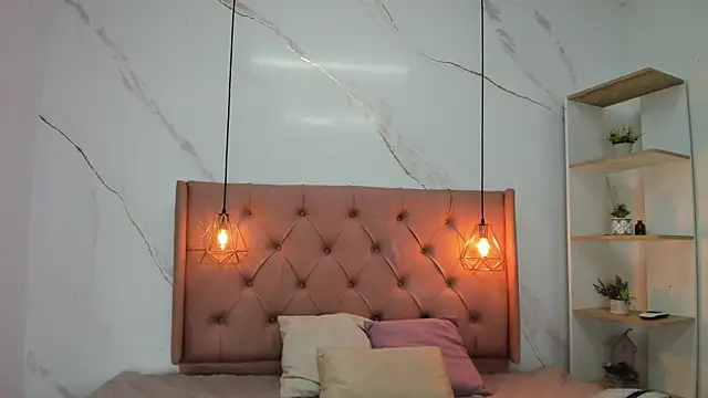 Belle Brunette online show from November 27, 2025, 8:44 pm